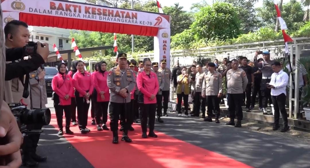 Kapolri Hadiri Puncak Bakti Kesehatan Hari Bhayangkara ke-79 di Polres Metro Bekasi